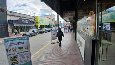PANORAMA. El comercio del centro de Pilar se ve afectado por la baja del consumo.