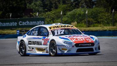 Matías Rossi fue gran protagonsita en el Top Race.