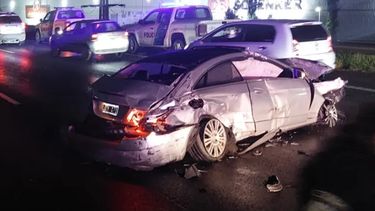 se cruzo de mano en panamericana, choco a cuatro autos y murio