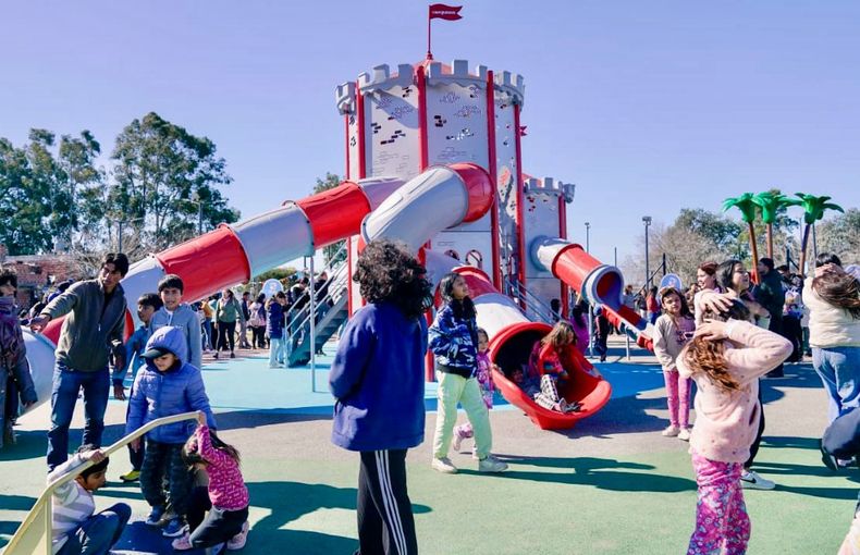 CASTILLO. Los juegos infantiles son las estrellas de las nuevas plazas.