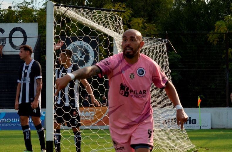 REGRESO. Riquelme sería titular ante Sacachispas; es el goleador con 8 tantos.