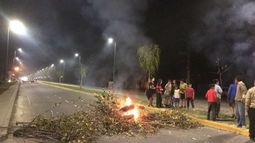 Sin luz, cortaron la ruta 8