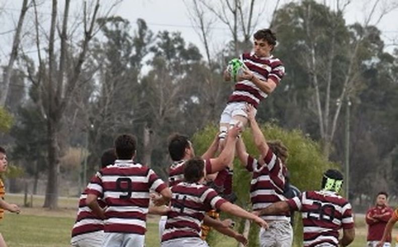 Los Molinos sigue peleando en lo alto de Segunda División.