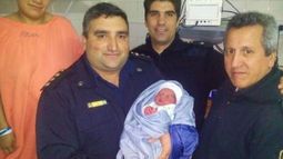 Policías asistieron un parto en la Comisaría 5°