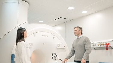 EQUIPO. Federico Achával presentó el nuevo resonador del Hospital Central.