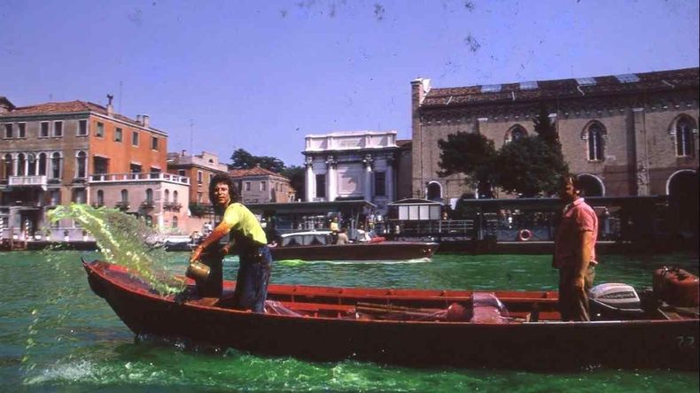 Garcia Uriburu, el artista argentino que tiñó de verde el Canal de Venecia. Foto. Voydeviaje.com.ar..jpg