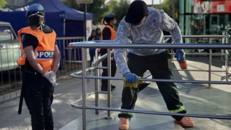 DESINFECCIÓN. Siguen extremando las medidas contra el Covid-19..