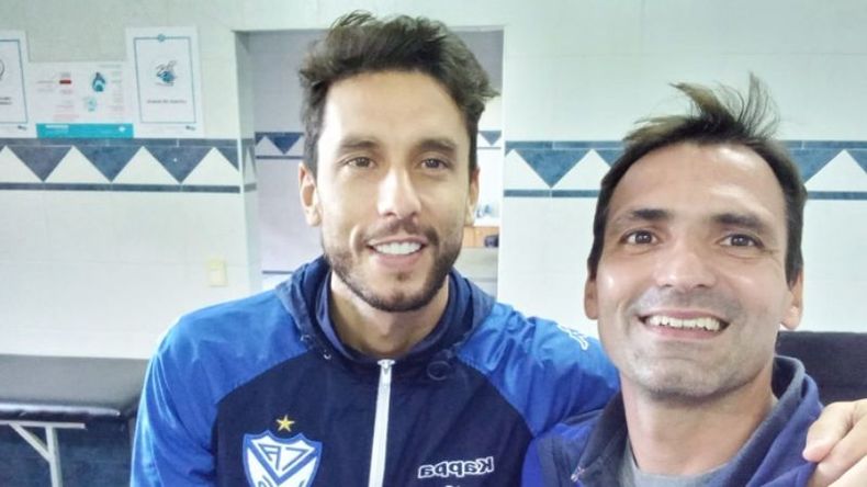 FORTINEROS. Ricky Álvarez con Pepe Vázquez yendo al entrenamiento de Vélez..