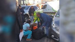 EMERGENCIA. Zúccaro asistió a la víctima del accidente..