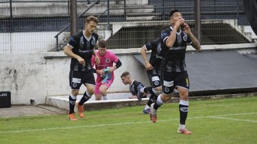 Los jugadores Real Pilar salen a la cancha buscando cambiar la racha..