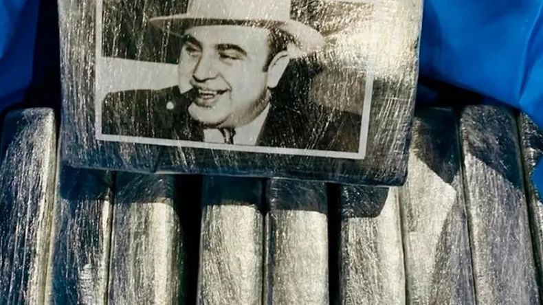 La cocaína estaba envuelta con imágenes de Al Capone..