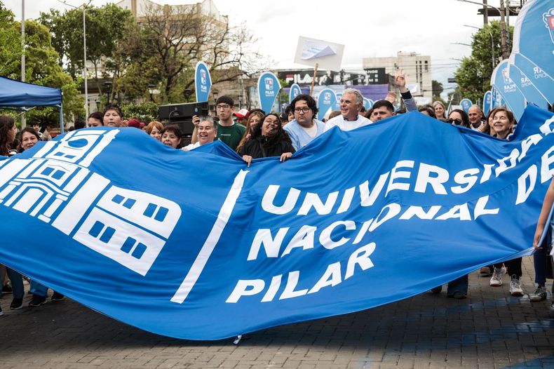 Por primera vez la Universidad Nacional de Pilar particip del desfile de las Fiestas Patronalesnbsp