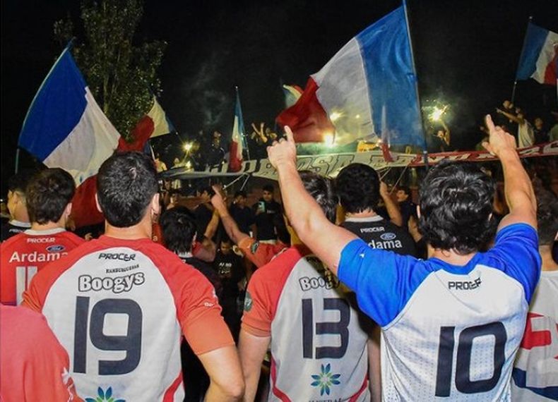 Deportiva Francesa tuvo su banderazo multitudinario enDel Viso el jueves por la noche.