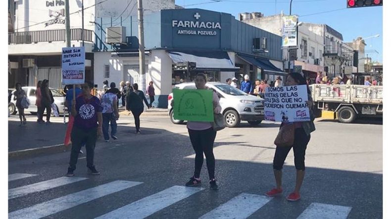 COMBATIVAS. El centro de Pilar fue el escenario del reclamo..