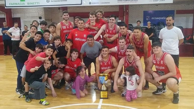 FESTEJO. La versión de Liga Argentina de Atlético se impuso en la Copa Pilar 2022..