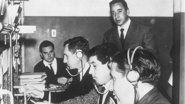 Oficina en la que funcionaba el conmutador, en épocas en las que las comunicaciones tenían una dinámica muy distinta a la actual. La foto es del año 1963..