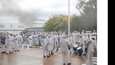 BOMBOS. Los trabajadores de Unilever realizan desde ayer paros progresivos..