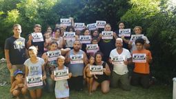 La convocatoria de esta tarde suma adhesiones de familiares, amigos y vecinos. .
