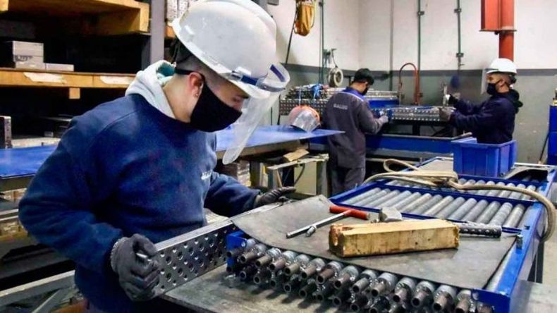 COMPRE ARGENTINO. La medida busca beneficiar la industria nacional. .