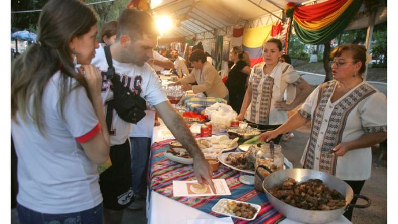 SABORES. La feria propone recorrer los platos típicos..