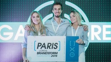 A PARÍS. Delfina Manfrino, Guillermo Pereyro y Valentina Horán..