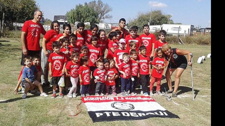 EL FUTURO. El grupo de chicos de la agrupación que compite en el Nuevo Milenio..