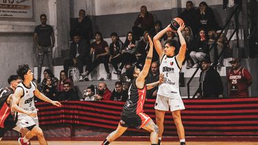 Presidente Derqui contó con una efectiva noche de Ignacio Floriani (18 pts) con 3-6 en triples.