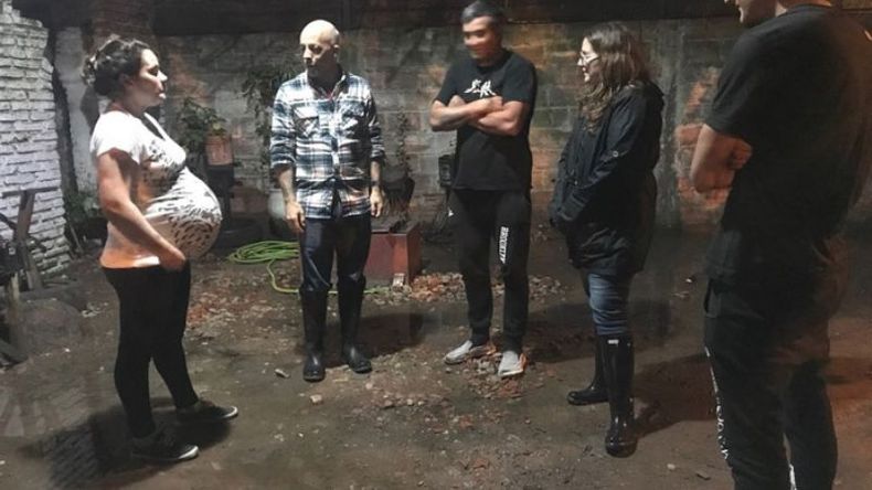 El domingo a la tarde, Ducoté visitó las casas de los afectados por la lluvia..