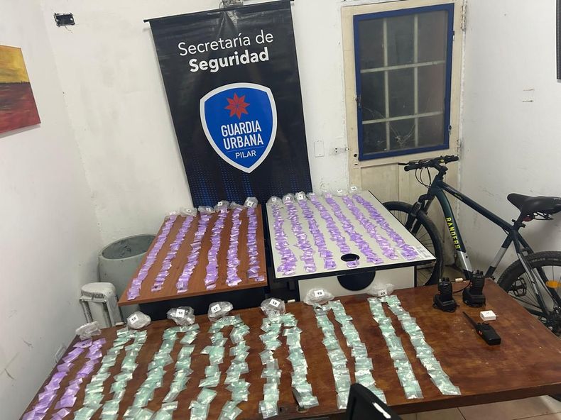 La droga secuestrada en la mochila de los vendedores de estupefacientes.&nbsp;