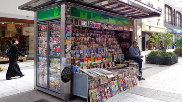 La medida publicada en el Boletín Oficial disuelve el Registro Nacional de Vendedores y Distribuidores de Diarios y Revistas.