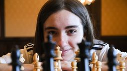 Candela Francisco y un fin de año sobre el tablero.