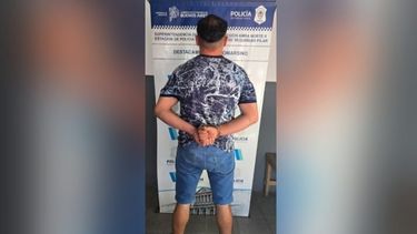 El agresor fue detenido por desobediencia y violencia de género.&nbsp;