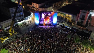 La última edición de Las Noches de Pilar incluyó una plataforma que permitió que los vecinos accedan a una vista aérea del paseo del centro. .