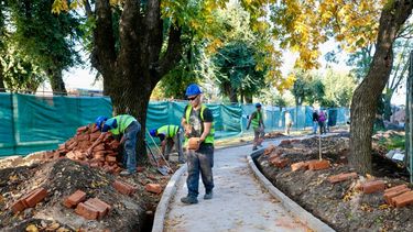 AVANZA LA OBRA DEL PASEO VILLA ROSA. Por Yrigoyen, se extiende desde la Ruta 25 hasta la estación.