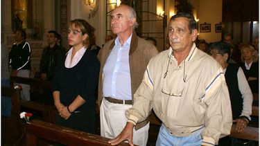 PILARENSE. Fernando de la Rúa en la parroquia de Pilar, con Claudia Zakhem y Rubén Martinelli, en una misa por Raúl Alfonsín..