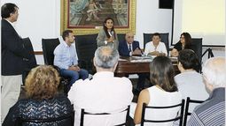 PANEL. Profesionales y familiares de víctimas encabezaron la actividad. .