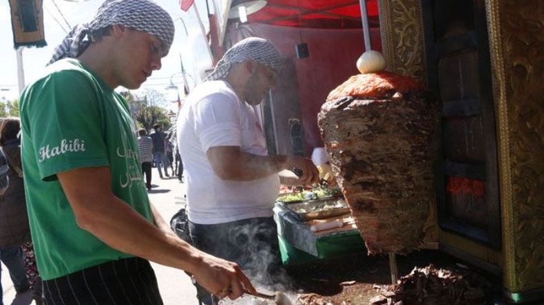 En toda feria gastronómica,una de las “vedettes” es siempre el exótico shawarma: en Sabores del Mundo pueden conseguirse en tres stands diferentes, dedicados a la comida de Medio Oriente..