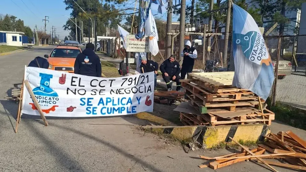 Los trabajadores realizaron reclamos pacíficos en la puerta de la planta de Cascia Gases Comprimidos ante los despidos que tuvieron lugar en las últimas semanas.&nbsp;