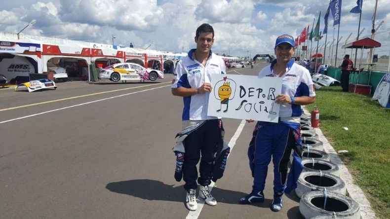 CAMPAÑA. Diego Azar (izq.), por el deporte social..
