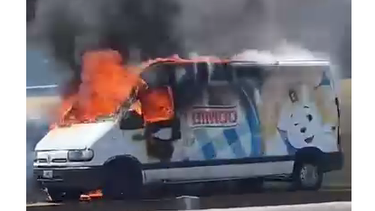 La camioneta se incendió a la altura del kilómetro 56 de la Panamericana.&nbsp;