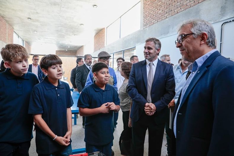 Federico Achával estuvo presente en la inauguración de la Escuela Técnica Nº4 de Villa Rosa.