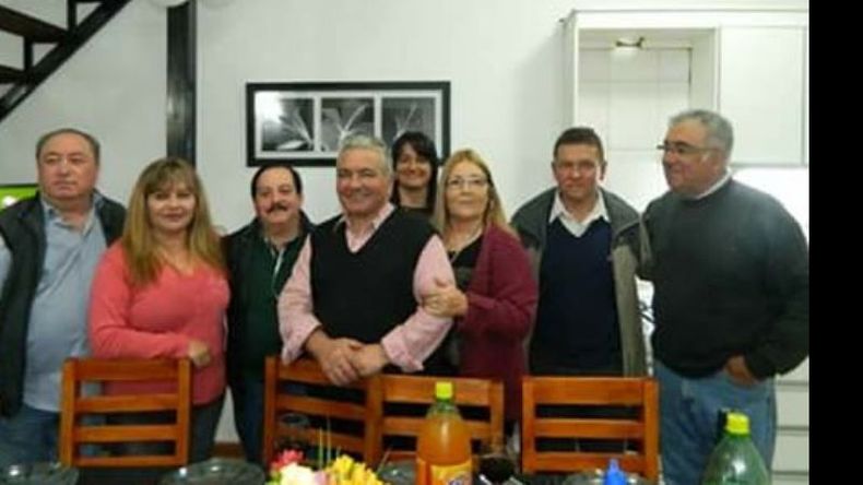 EL GIGANTE DE LA AVENIDA. El cumpleaños de Alfredito Ventura reunió a varios integrantes de la familia. De izq. a der.: Ricardo, María Antonia, Alfredo 1, Alfredo 2, Andrea, Alicia, Juan José y Hugo..