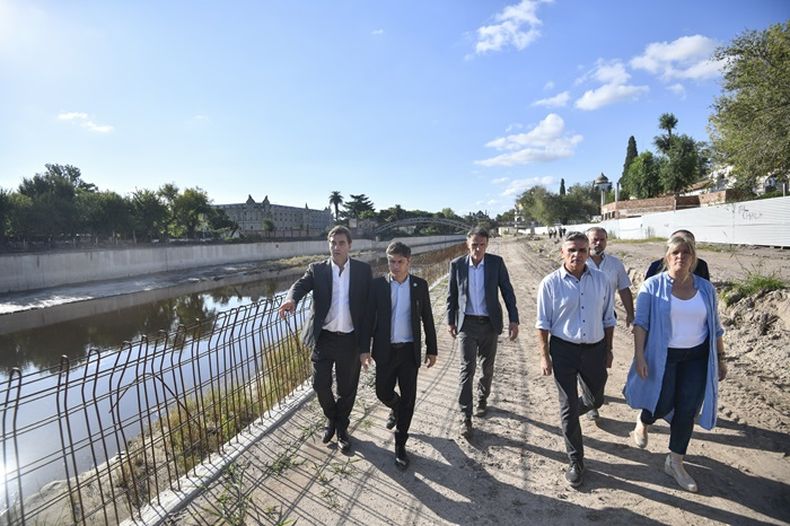 Axel Kicillof recorrió las obras del río junto al intendente de Luján, Leonardo Boto.