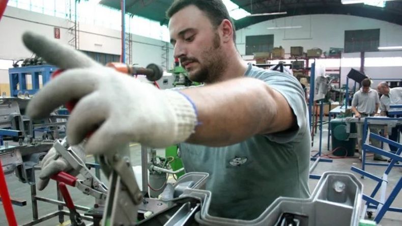 EMPLEO BAJO AMENAZA. La autopartista le puso pecha al parata de la producción en Pilar..