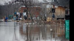 CRECIDA. Otra vez el río de Luján desbordó y obligó a evacuar a los vecinos..