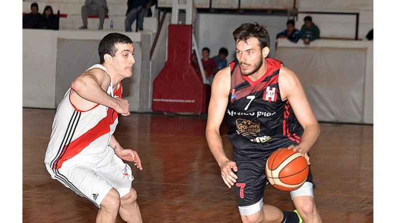 PUNTERÍA. Gonzalo Gomes fue clave con 2 triples en el último período..