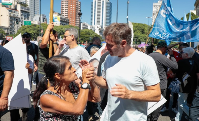 Federico Achával participó de la multitudinaria movilización a 50 años del último golpe militar.&nbsp;