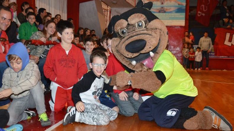 El show de Rosco, presente en una noche emotiva..