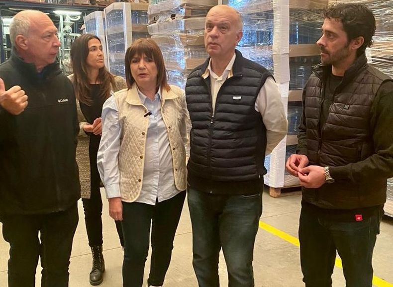 RECORRIDA. Adrián Maciel con Bullrich y Grindetti, en el Parque. &nbsp;