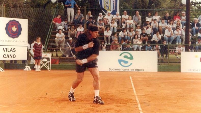 DANDO CÁTEDRA. El Gran Willy en la cancha de la Ciudad Deportiva de Atlético..